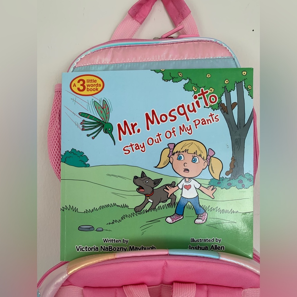 Backpack & 2 Books - Picture 5 of 14